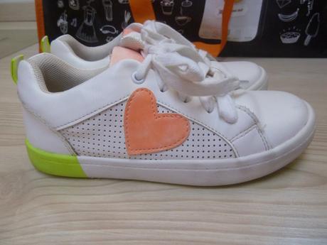 Tenisky se srdíčky, baťa,29