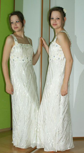 Společenské plesové dlouhé šaty, 42