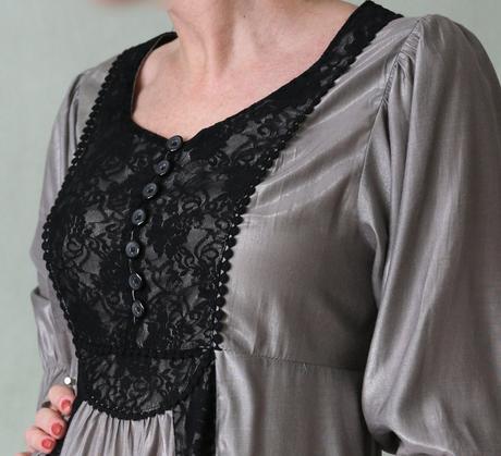 Stříbrošedá tunika s černou krajkou vel.38-40, 38 / m