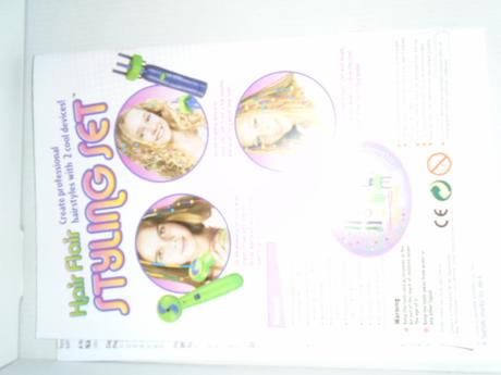 Na vlasy lokny korálky provázky,