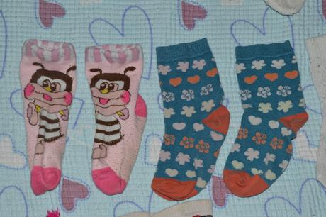 2x ponožky, s včeličkou, srdíčky, vel. cca 26-27, 92