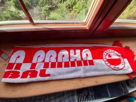 Fandící šáa slavie, červenobílá,