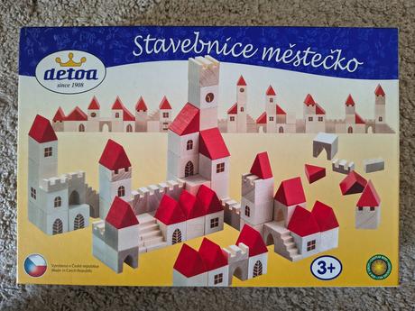 Dřevěná stavebnice z kostek,