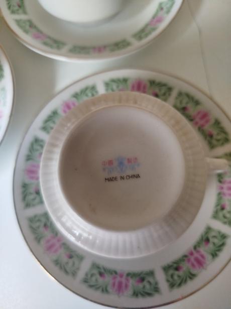 Sada hrnky s podšálky, 