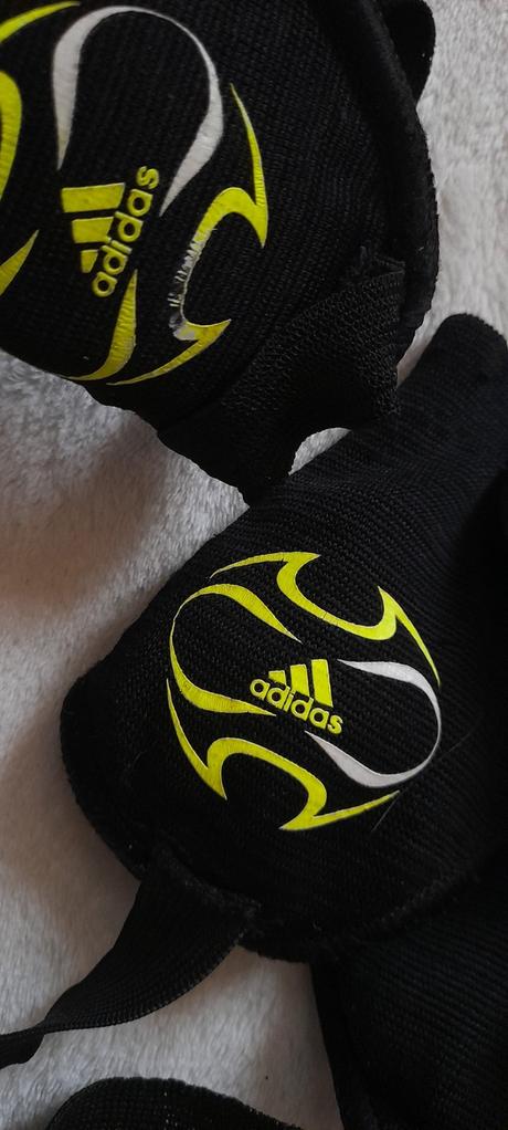 Fotbalové chrániče holení a kotníků,