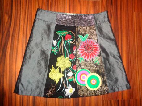 Luxusní šedostříbrná sukně s výšivkou, desigual,34