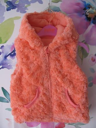 Krásná vesta s kapucí ,losová barva, nutmeg,86