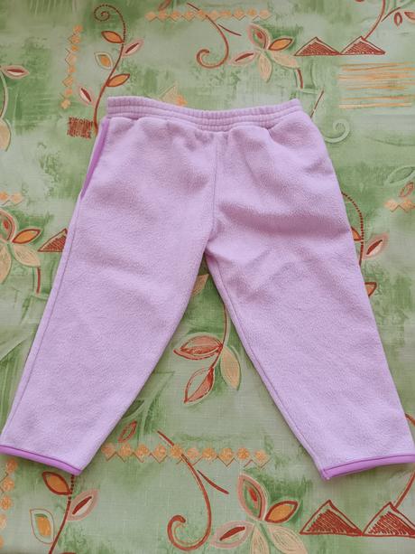 Dívčí tepláky, 86