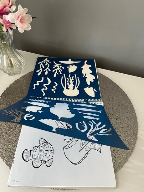 Výtvarné a kreativní potřeby,