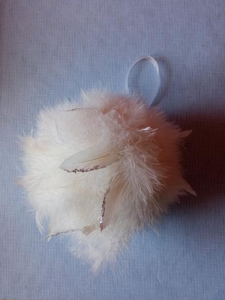 Peříčková dekorační koule, 