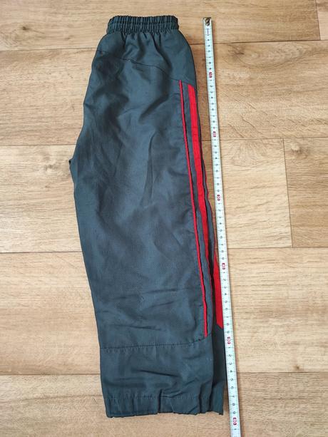 Šusťákové kalhoty, 104