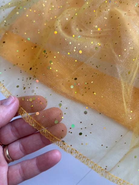 An22/ kostým sněhurka- v.cca 3/4 roky, 