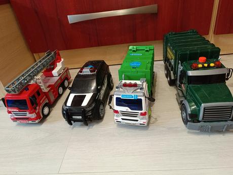 Auta, policie, popeláři pro chlapečka, 