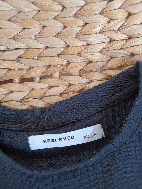 Žebrovaný top s průstřihy na ramenou, reserved,122