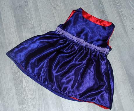 Oboustranné slavnostní saténové šaty, 80