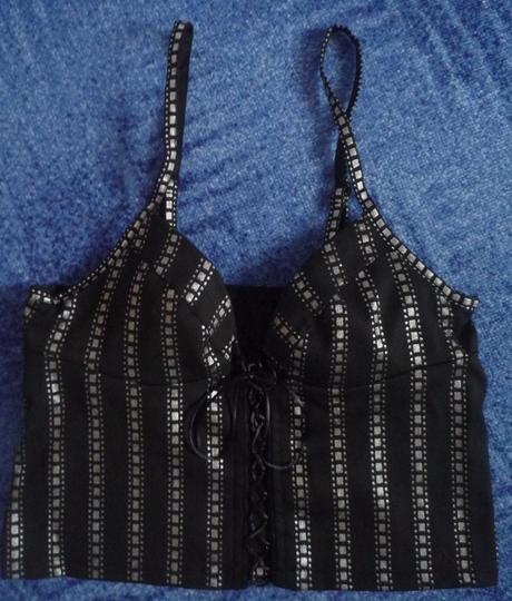 Sexy top s všitou podprsenkou, s