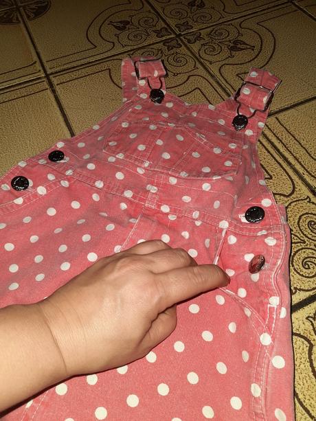 Dívčí šaty s laclem puntíky vel. 98 - 104, 98