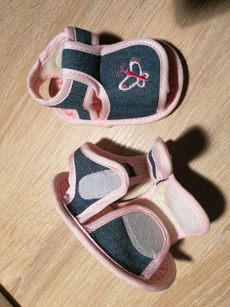 Capáčky - džínové sandálky, <17