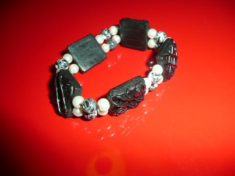 Náramek bižuterie,