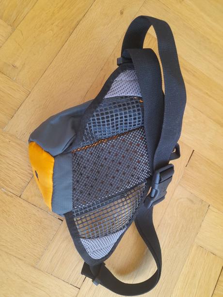 Ledvinka/taštička na láhev zn.deuther, 