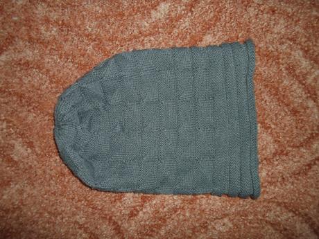 Šedá přepadlá čepice houmleska, 128