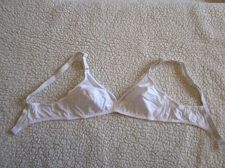 Pěkná bílá bavl. podprsenka, vel. 70a, 70a