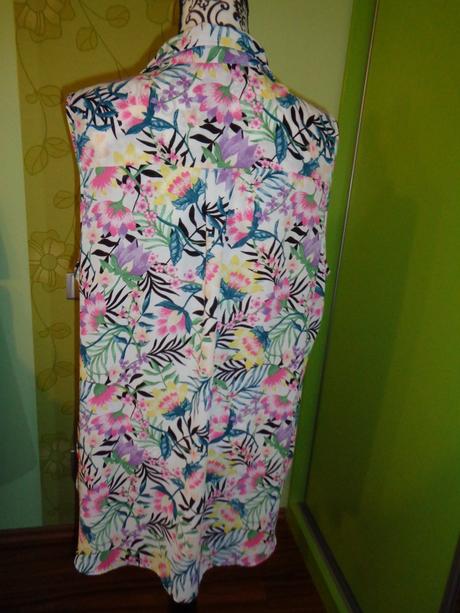 Nádherný vzdušný květovaný top, primark,46