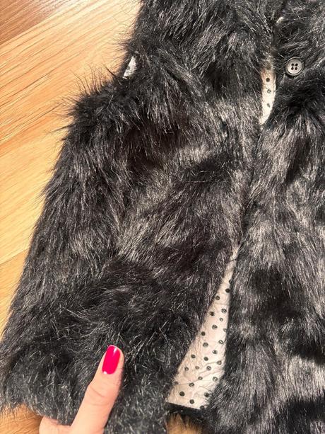 Dívčí chlupatá vesta, 116