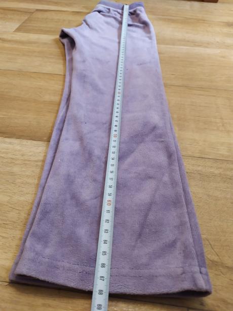 Fialové tepláky, 110