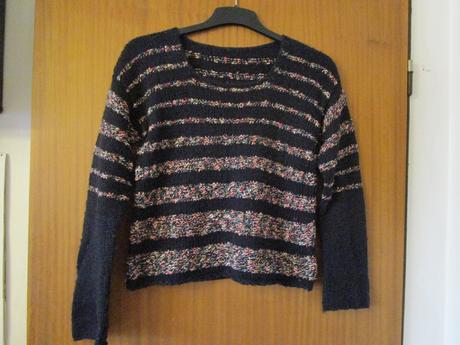 Velmi pěkný slušivý černý pletený svetr, vel. s, s