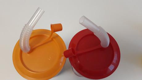 Dva kelímky dory a blesk mcqueen., 