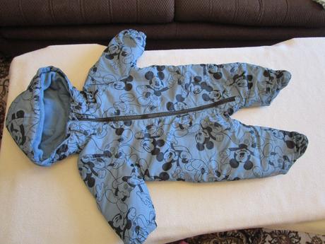 Velmi pěkná modrá zimní kombinéza s mickey mousem, disney,74