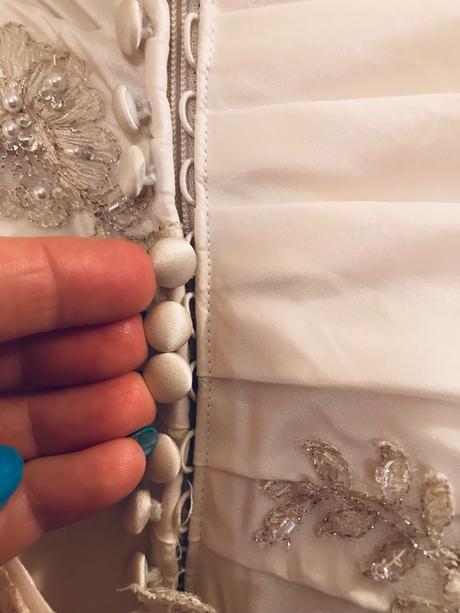 Svatební šaty barvy šampaňské - v.cca 36, s