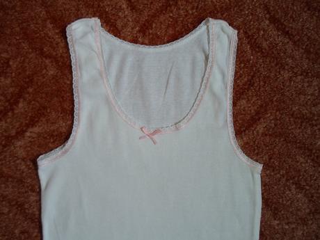 Bílé tričko tílko, 146