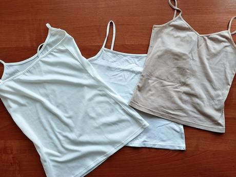 Pět tílek a halenek vel. s, m za cenu jedné, m