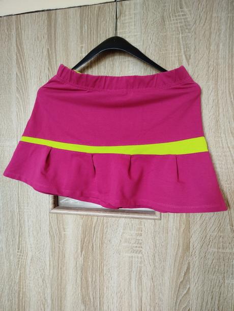 Dívčí sukýnka, 140