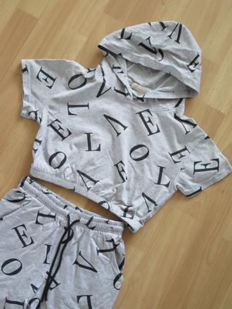 Triko cropp top + tepláky, 134