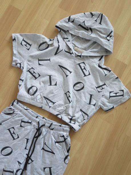 Triko cropp top + tepláky, 134