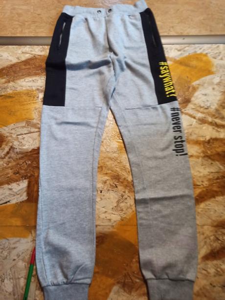 Trička, trenky a tepláky, 158–170