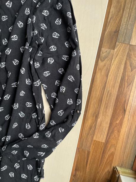 Košile s lebkou, vel není uvedena cca s-m, měřte, m