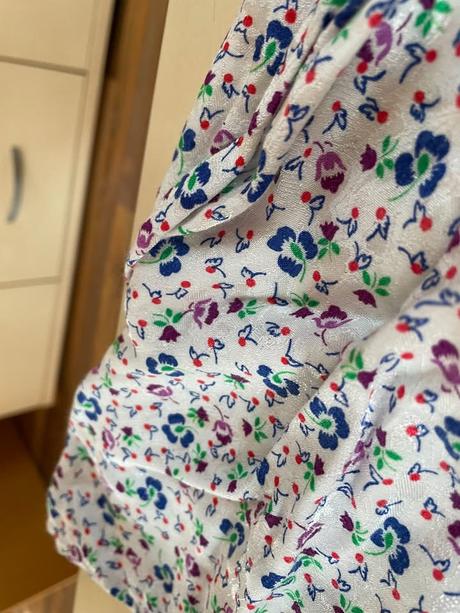 Šaty s drobnými kvítky, vel neuvedena, dcera měla, 134