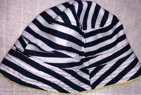 Pruhovaný / lebkový letní oboustranný klobouk 4-6y, h&m,110
