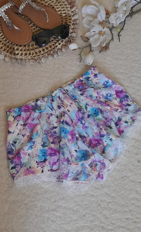 Bik bok pestré květované šortky s krajkou, l
