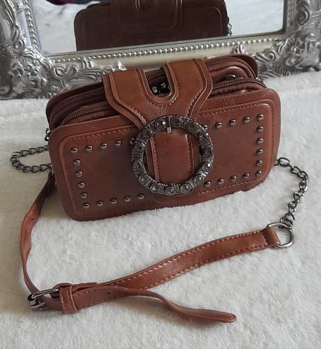 Malá hnědá kabelka crossbody, 