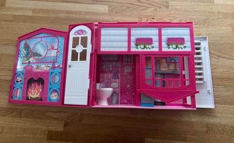 Barbie domeček & kufřík,