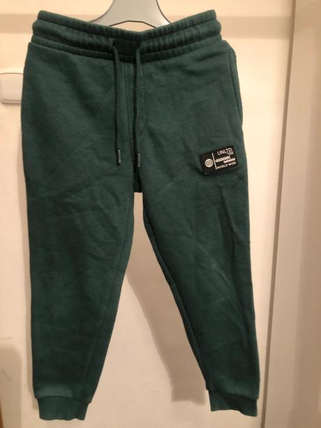 Zelené tepláky s kapsami a tkanicí, 110