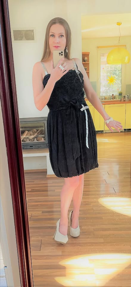 Hedvábné šaty se stříbrnou stuh, vel, s