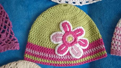 12 x háčkovaná čepička / čepice 50kč/ks, 86