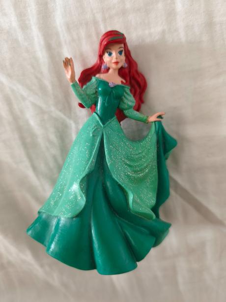 Bullyland disney princess ariel v zelených šatech, 