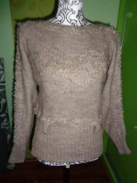 Luxusní hnědý svetr - srdíčko, m